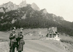 die Unterkunft am Fuß des Dreikronenberges